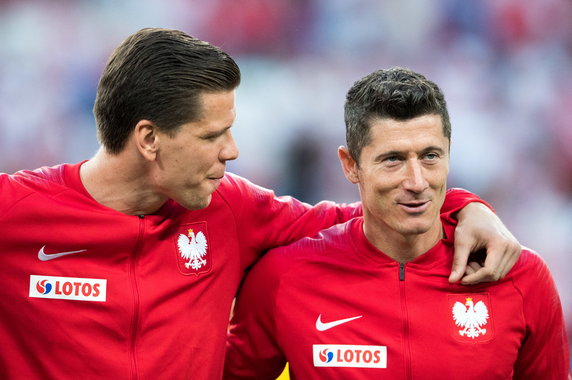 Wojciech Szczęsny i Robert Lewandowski przed meczem towarzyskim Polska - Chile w 2018 r. 