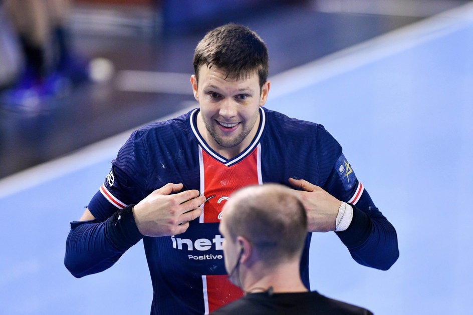 Kamil Syprzak jest blisko awansu do ćwierćfinału Ligi Mistrzów z PSG. W pierwszym meczu francuska drużyna pokonała Celje 37:24, a Polak rzucił cztery gole.