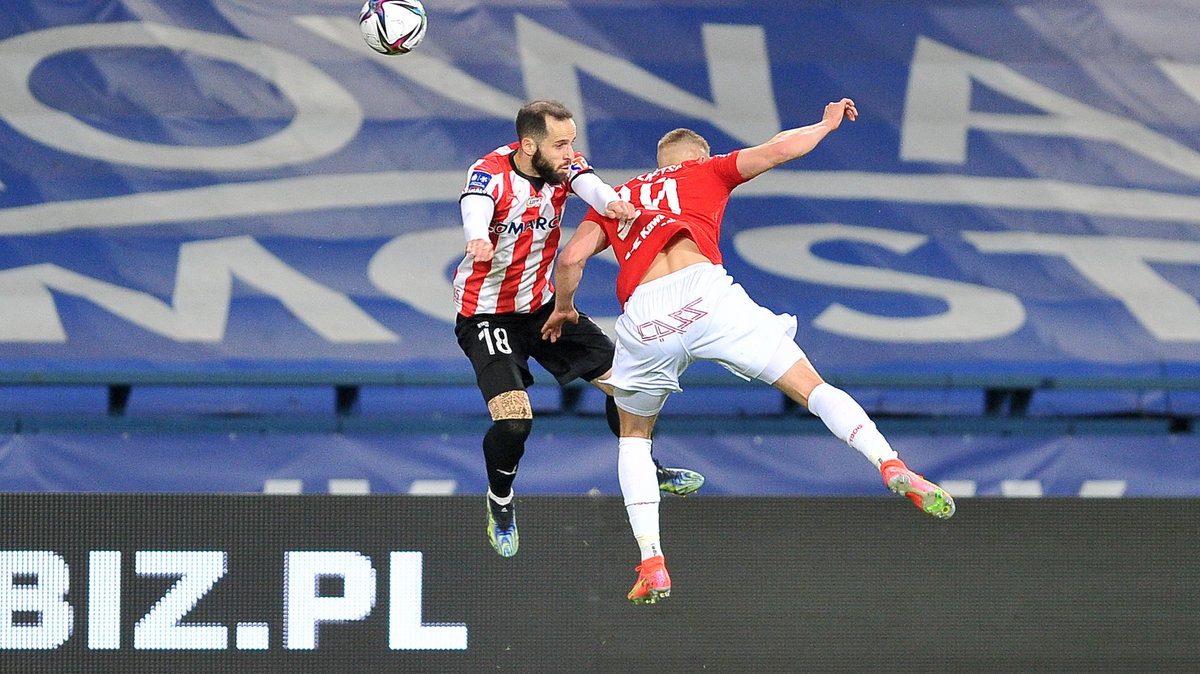 Luis Rocha (Cracovia) i Konrad Gruszkowski (Wisła Kraków)