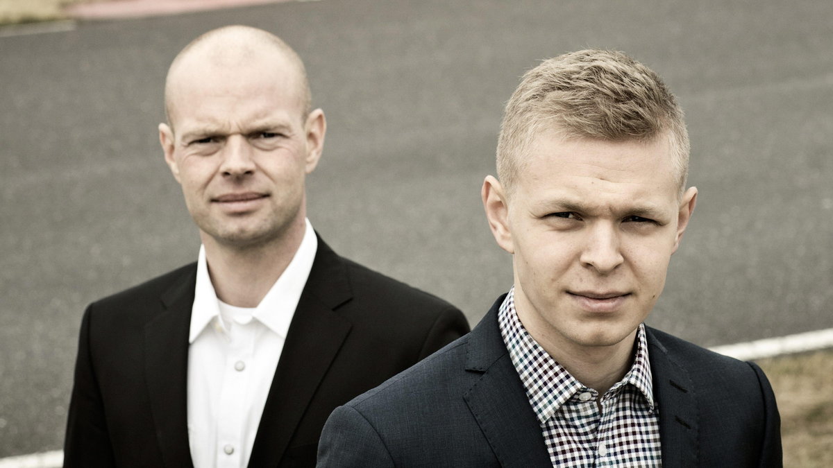 Kevin Magnussen (z prawej)