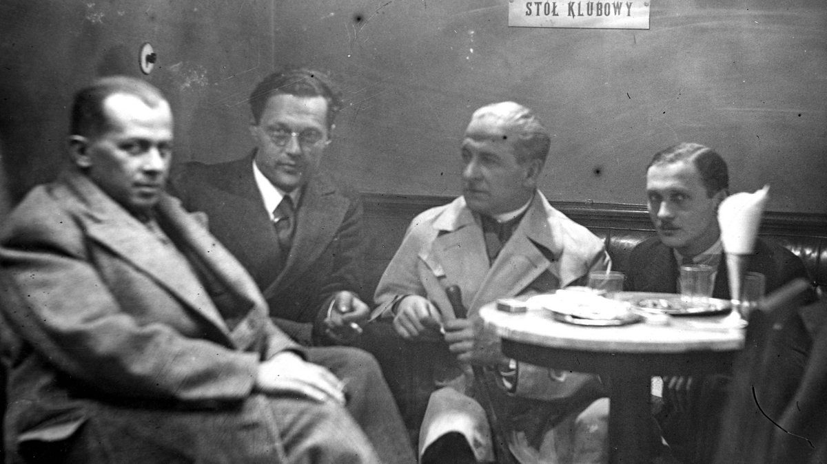 Po lewej dwóch redaktorów naczelnych „Przeglądu Sportowego” Ferdynand Goetel i Kazimierz Wierzyński (z tyłu).