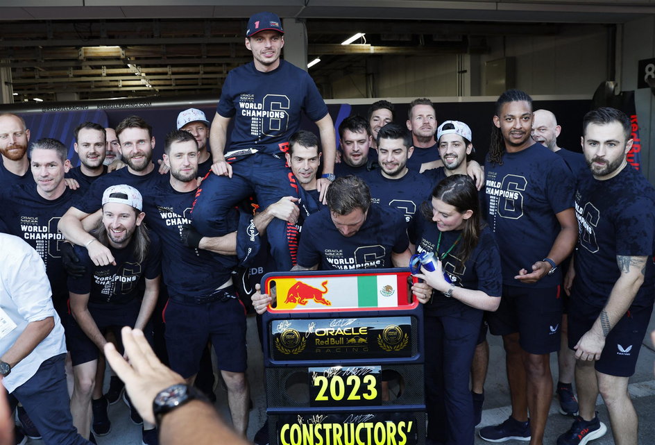 Red Bull osiągnął też mistrzostwo świata konstruktorów 