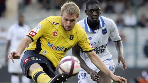 Damien Perquis w meczu z Auxerre