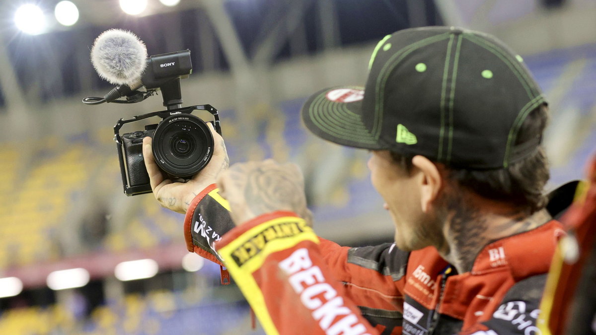 Tai Woffinden nagrywa dla telewizji klubowej