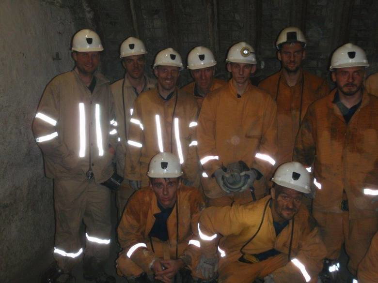 Patryk Szysz ma świadomość, że gdyby nie piłka, prawdopodobnie pracowałby, tak jak jego ojciec, w kopalni. W 2017 roku na własne oczy zobaczył, jak się czują górnicy. Piłkarze Górnika Łęczna odwiedzili wtedy kopalnię Bogdanka.