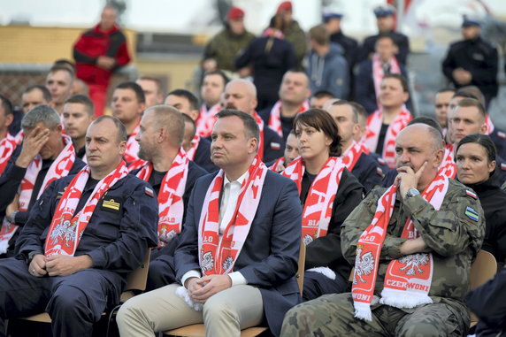 18624224 - GDYNIA PIŁKARSKIE MŚ2018 PREZYDENT DUDA KIBICUJE POLAKOM (Prezydent Andrzej Duda Paweł Werner Jarosław Mika)