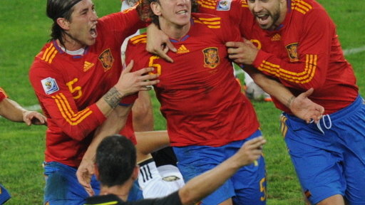 Sergio Ramos (L), Gerard Pique (P)