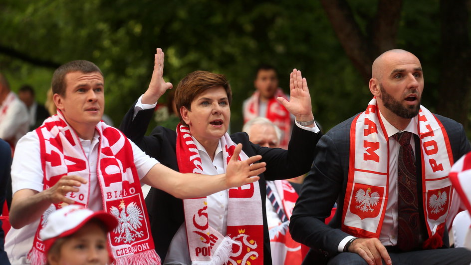 Premier Beata Szydło, koszykarz Marcin Gortat i minister sportu Witold Bańka 