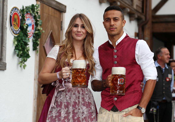 epa07076826 - GERMANY SOCCER BAYERN MUNICH OKTOBERFEST (FC Bayern Munich attends Oktoberfest)