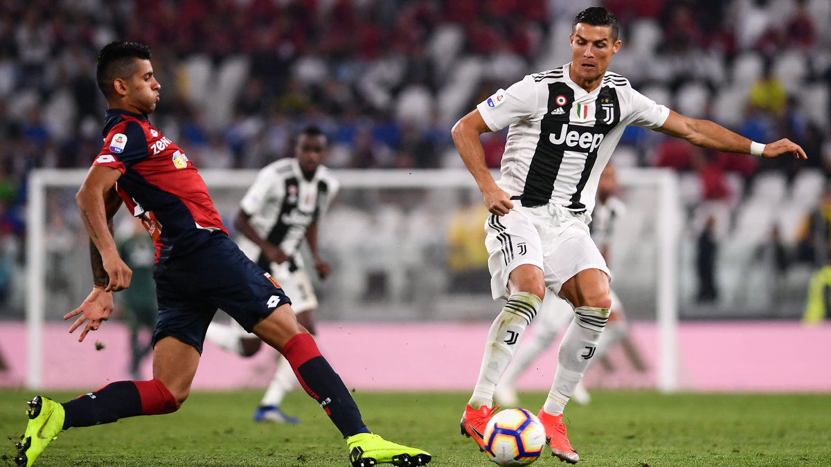 Cristian Romero (Genoa) i Cristiano Ronaldo (Juventus Turyn)