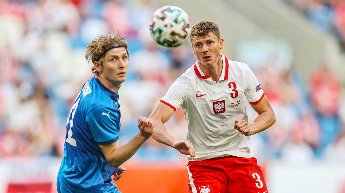 Paweł Dawidowicz w sparingu Polska - Islandia (2:2) zagrał jako jeden z dwóch stoperów. Teraz może stanąć przed innym zadaniem.