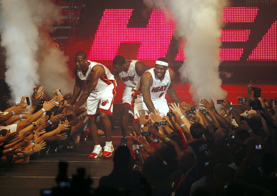 LeBron James, Dwyane Wade i Chris Bosh podczas prezentacji w Miami