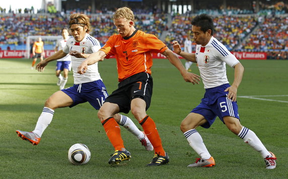 2010-06-19T115645Z_01_WCA220_RTRIDSP_3_SOCCER-WORLD.jpg