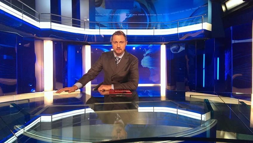Jerzy dudek w studiu "Wiadomości" w TVP1