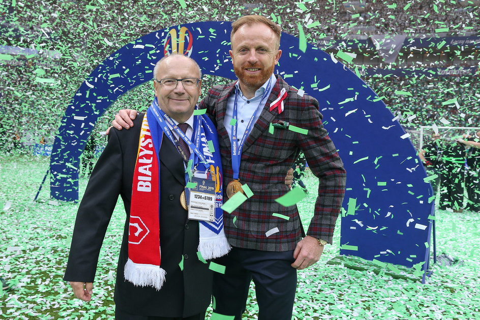 Franz-Josef Wernze (z lewej) i Piotr Stokowiec świętujący zdobycie przez Lechię Pucharu Polski. (2.05.2019 r.).