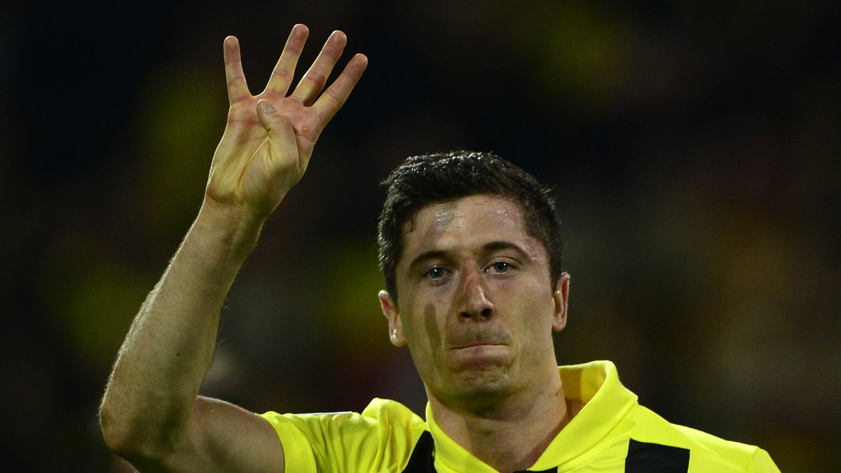 Robert Lewandowski celebruje zdobycie czwartego gola