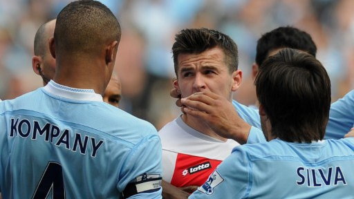 Joey Barton atakuje Vincenta Kompany'ego