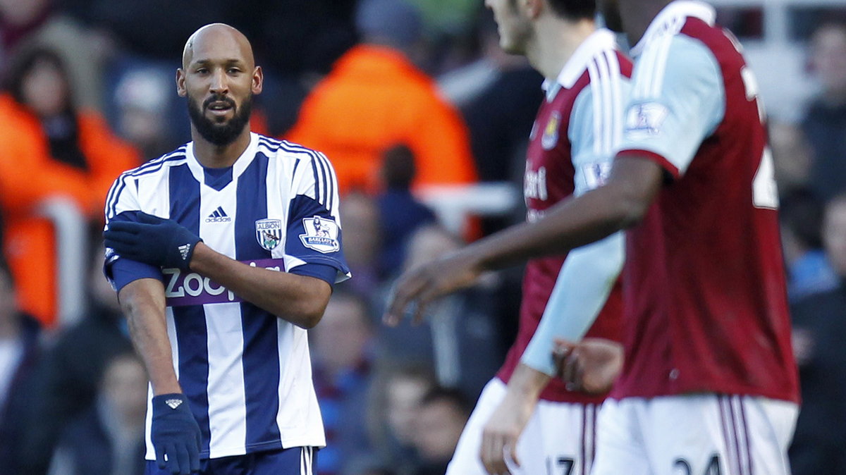 Nicolas Anelka (L)