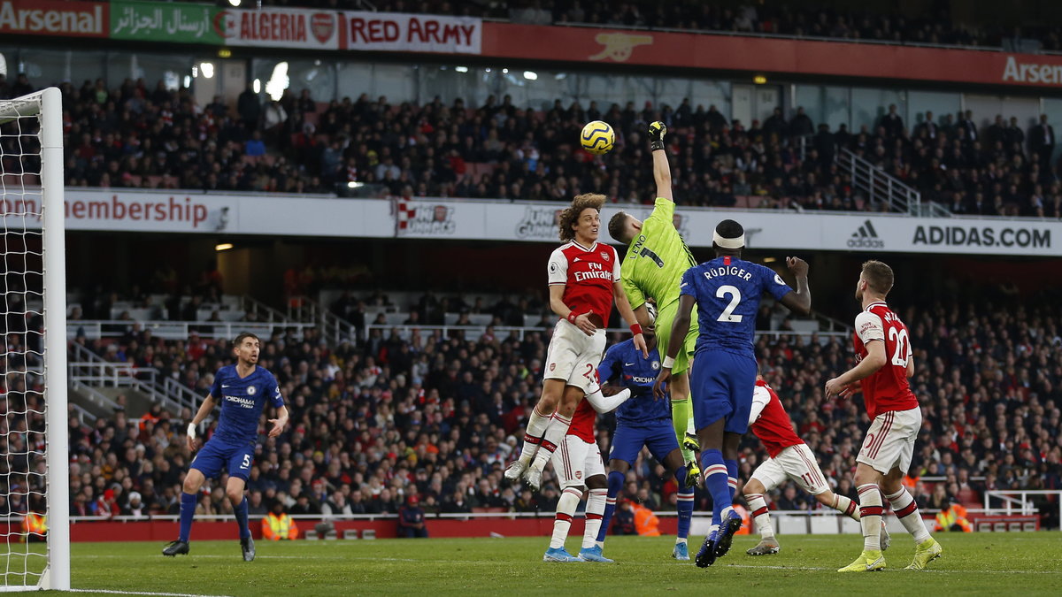 Bernd Leno (Arsenal Londyn) popełnił błąd, po którym gola strzelił Jorginho (Chelsea Londyn)