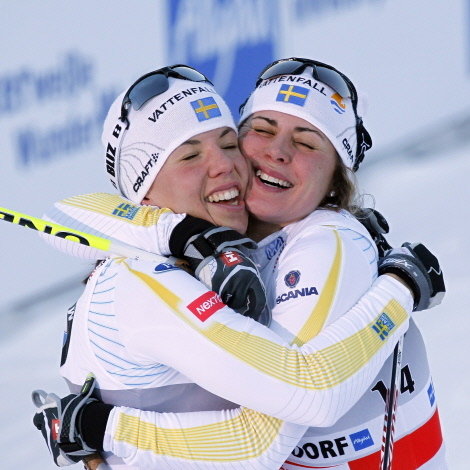 Charlotte Kalla (z lewej) i Anna Haag