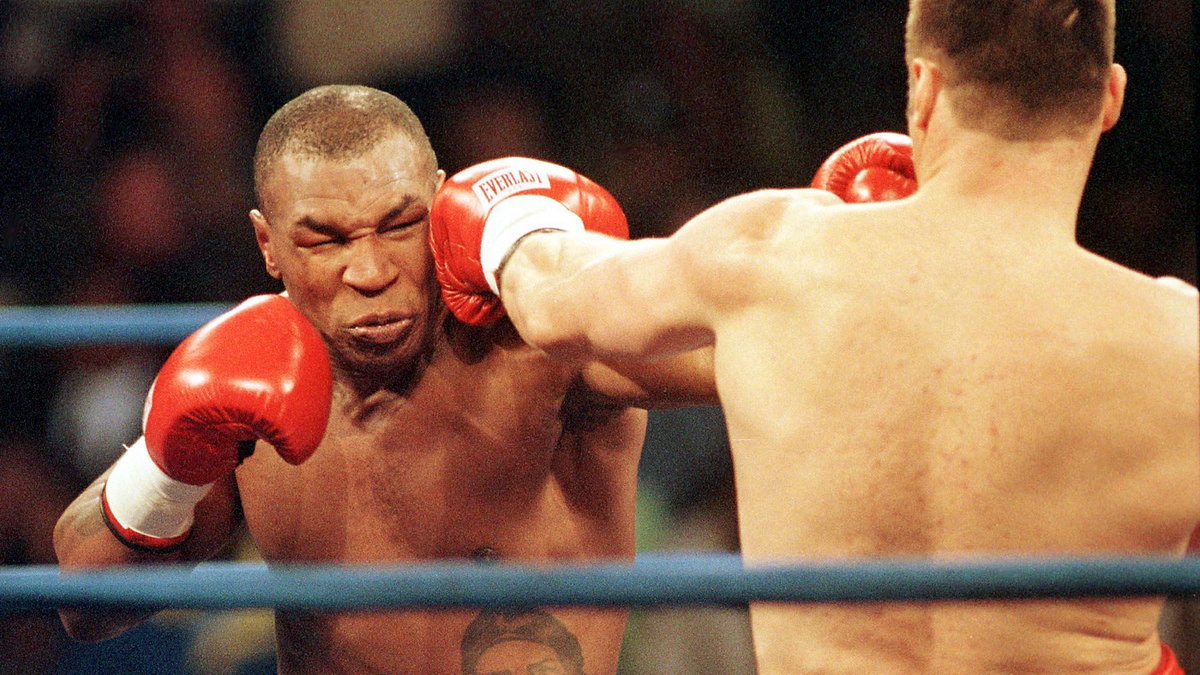 Mike Tyson w walce z Andrzejem Gołotą