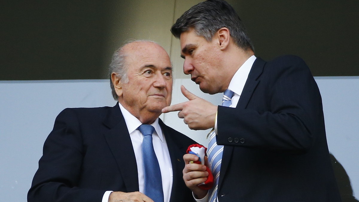 Sepp Blatter (po lewej)