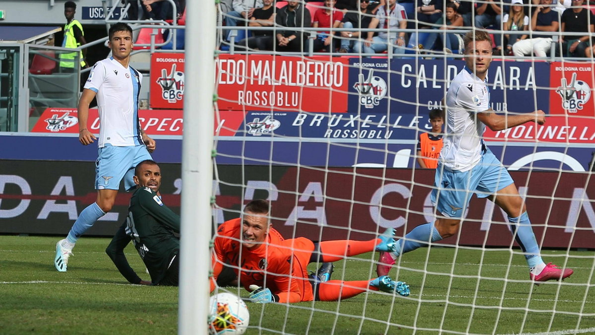 Ciro Immobile (Lazio Rzym) i Łukasz Skorupski (Bologna)