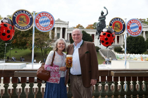 epa07076793 - GERMANY SOCCER BAYERN MUNICH OKTOBERFEST (FC Bayern Munich attends Oktoberfest)