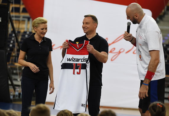 18709109 - KOSZYKÓWKA MARCIN GORTAT CAMP 2018 (Prezydent Andrzej Duda Agata Kornhauser-Duda Marcin Gortat)