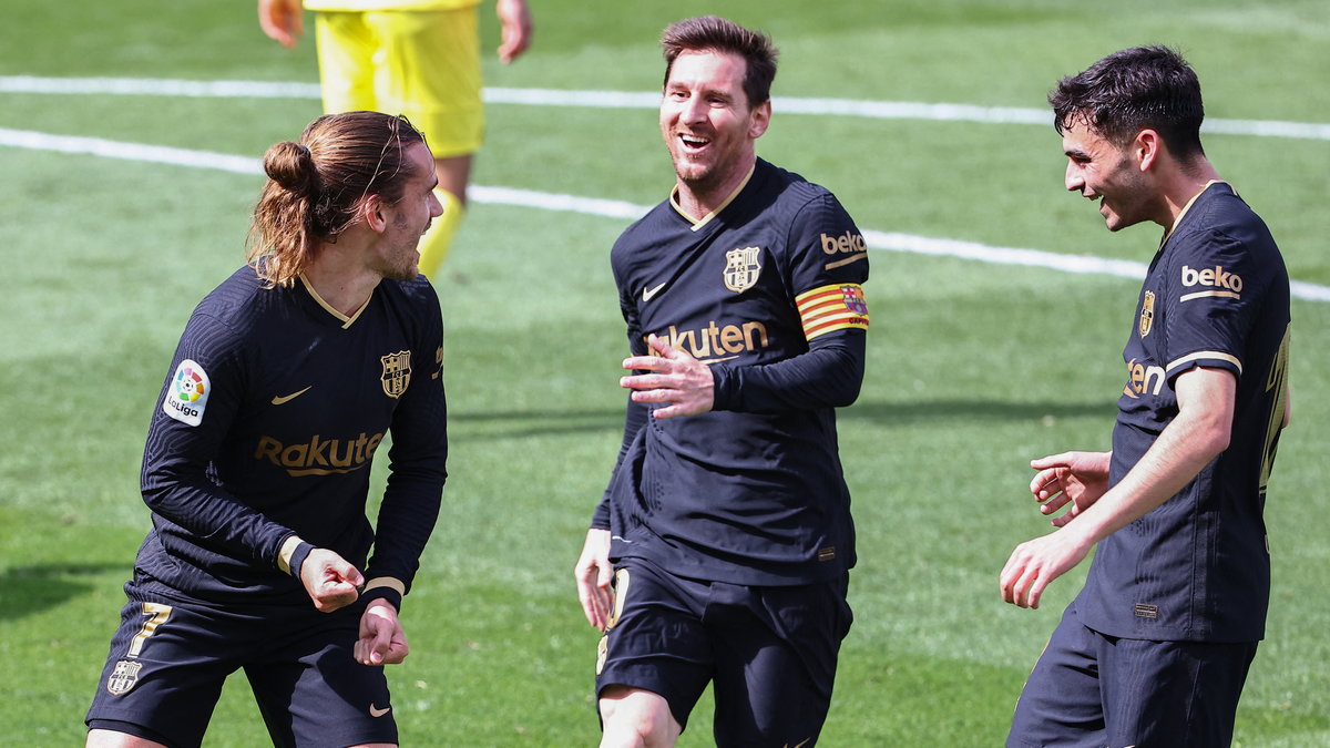 Antoine Griezmann (z lewej), Lionel Messi (w środku) i Pedri (z prawej) w barwach Barcelony