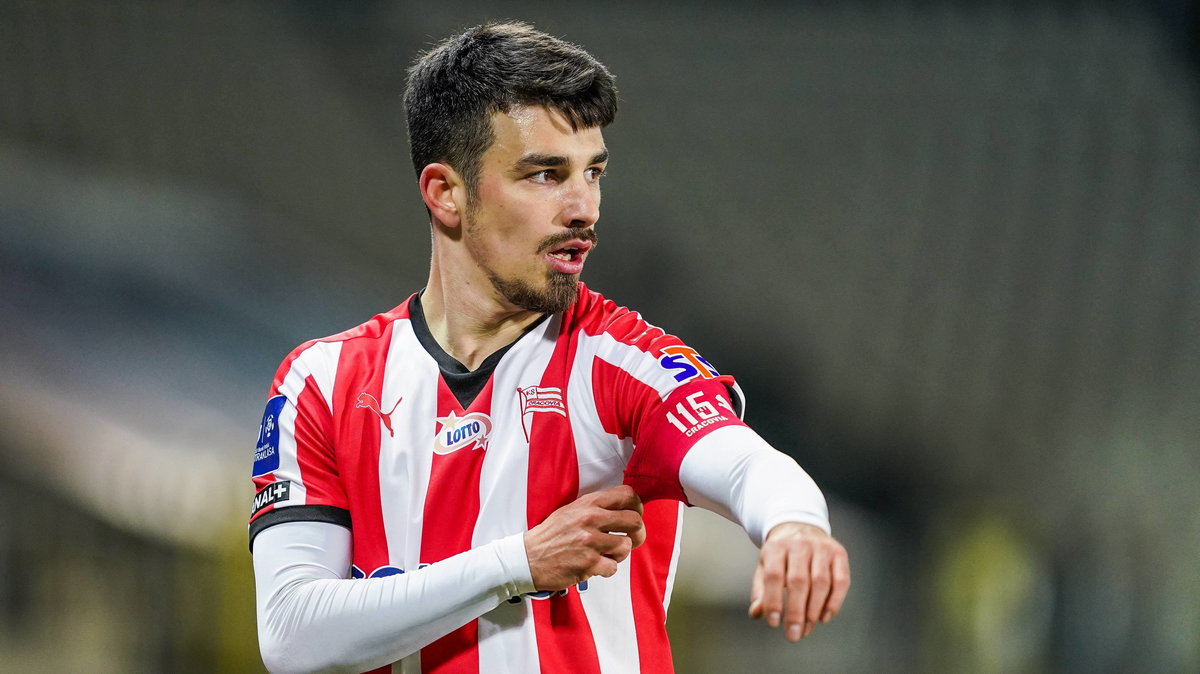 Sergiu Hanca trafił do Cracovii z Dinama Bukareszt w styczniu 2019 roku. Pięciokrotny reprezentant Rumunii rozegrał dla Pasów już 82 mecze (15 goli, 15 asyst).