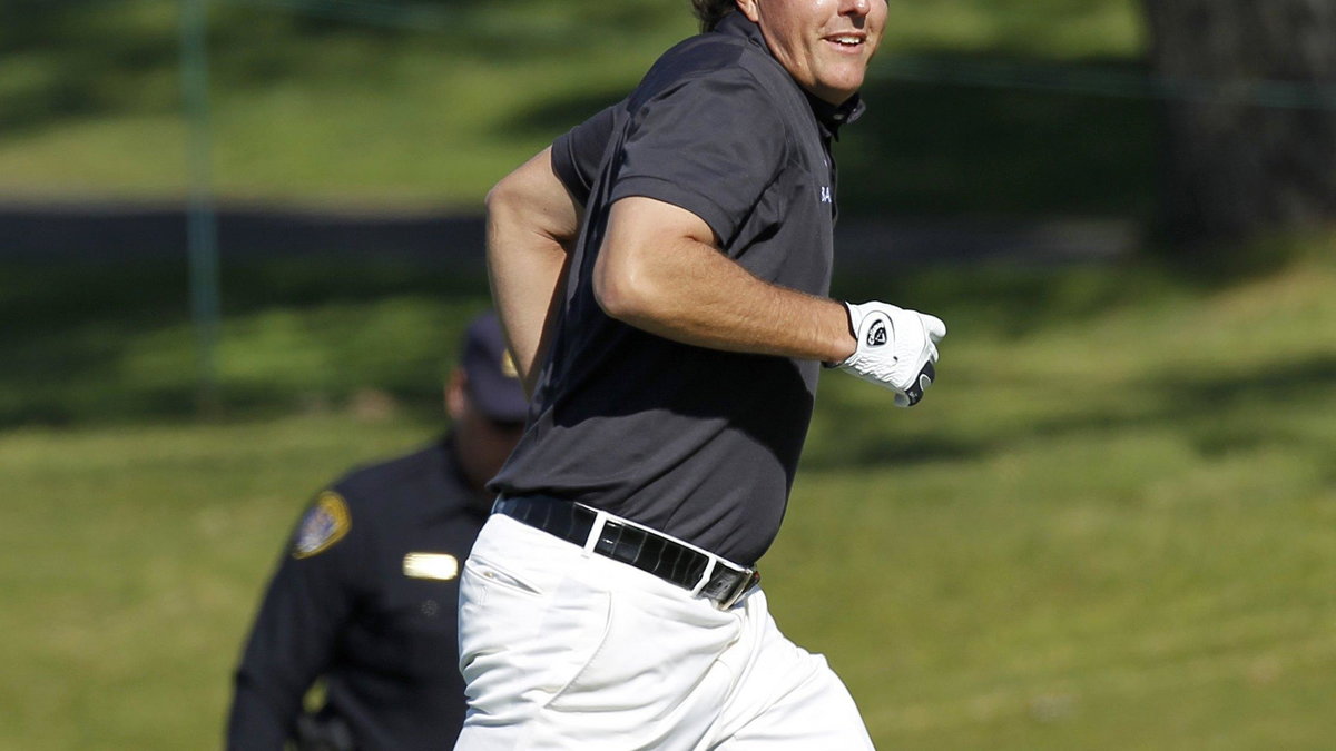 2010-01-27T213557Z_01_MB12_RTRIDSP_3_GOLF-PGA-MICKELSON.jpg