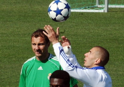 Od lewej: Dudek, Adebayor, Benzema