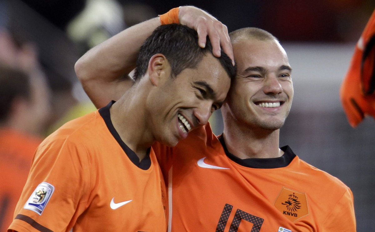 Giovanni van Bronckhorst (L) i Wesley Sneijder (P)