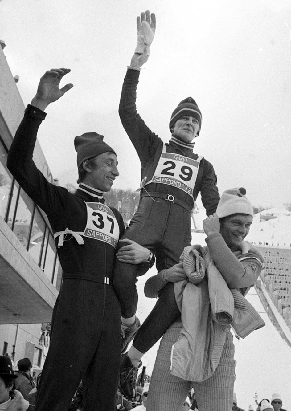 Wojciech Fortuna po skoku, który dał mu złoty medal igrzysk olimpijskich i mistrzostw świata. 