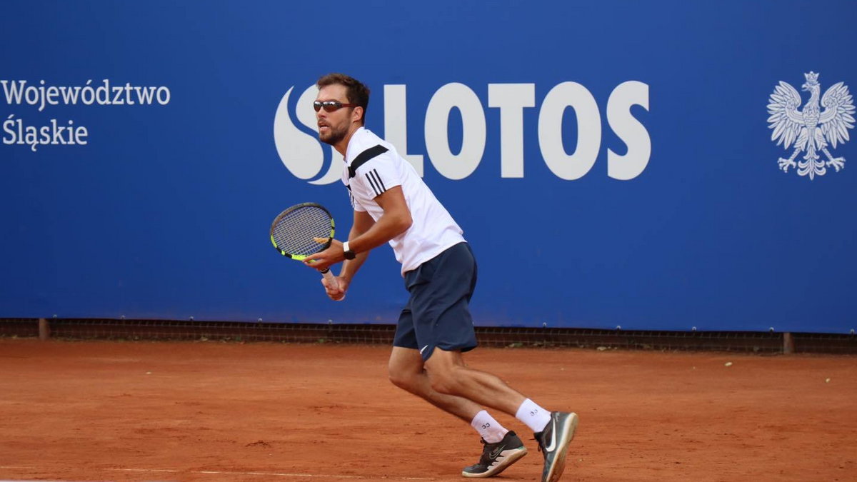 Jerzy Janowicz w akcji na korcie w Bytomiu.