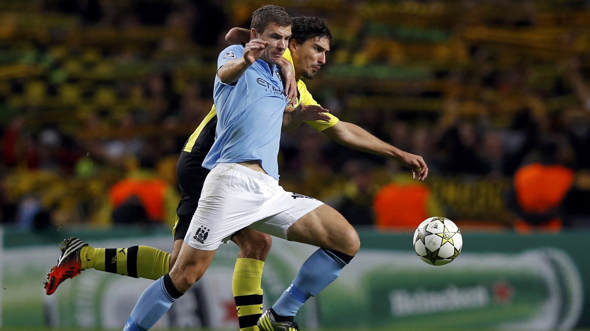 Edin Dzeko (L)