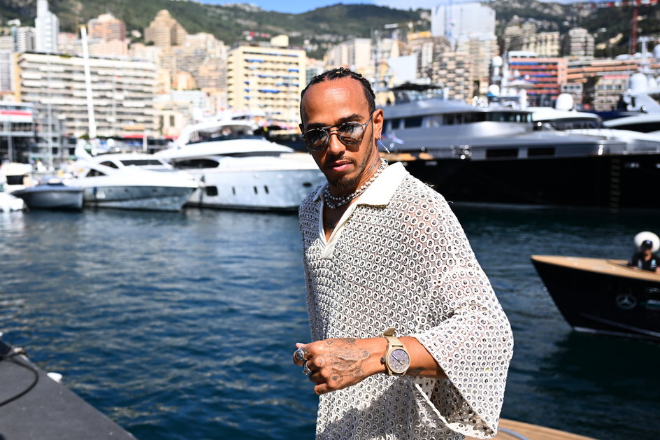 Lewis Hamilton (2022 r.) często korzysta z uroków życia w Monako