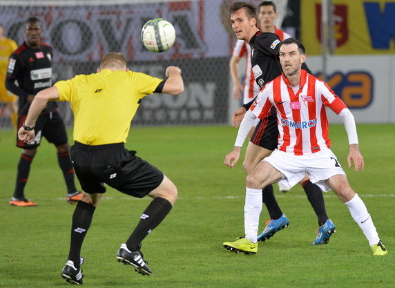 PIŁKA NOŻNA LIGA POLSKA CRACOVIA GÓRNIK ZABRZE (Sławomir Szeliga Paweł Olkowski sędzia Marcin Borski)