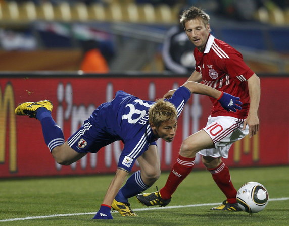 Keisuke Honda (L)