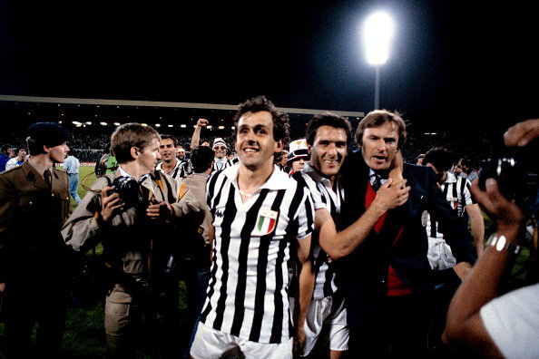 Michele Platini cieszący się ze zwycięstwa w finale Pucharu Mistrzów na Heysel