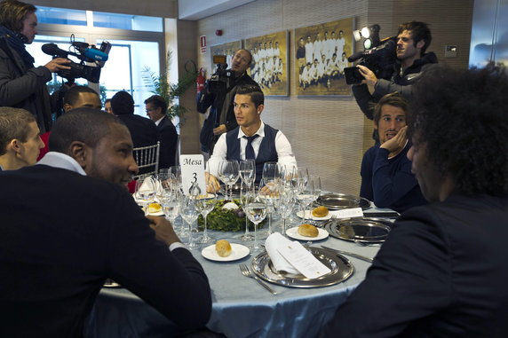 SPAIN SOCCER REAL MADRID (TRADITIONAL CHRISTMAS LUNCH)