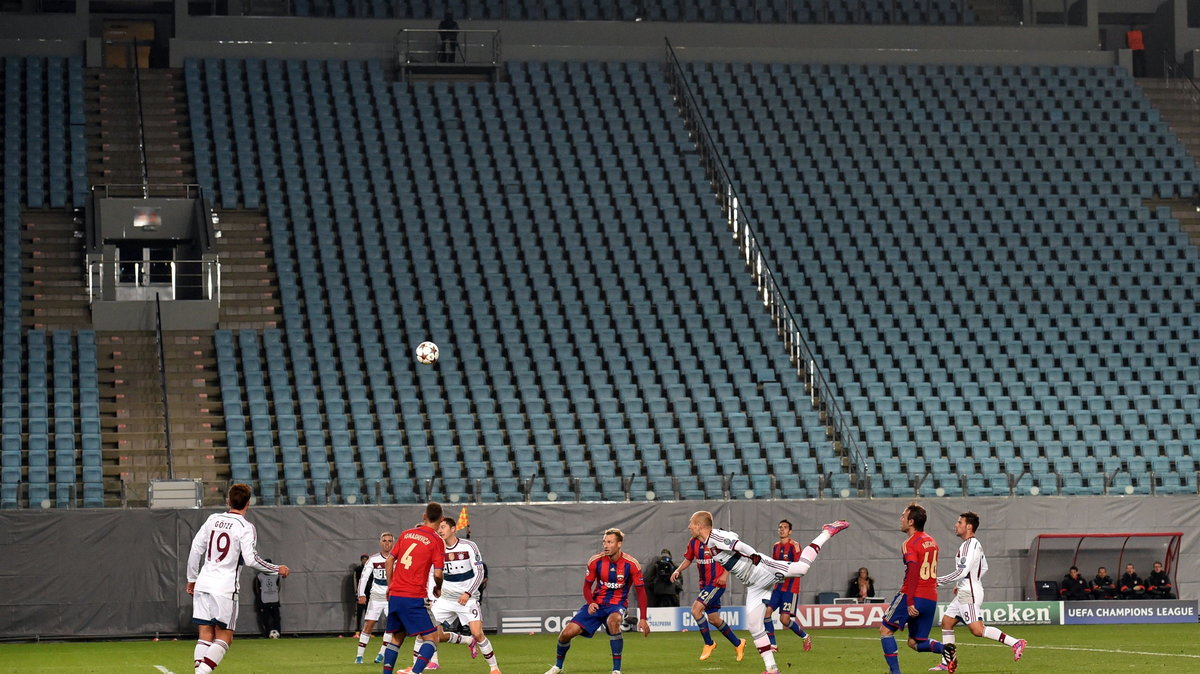 Puste trybuny stadionu CSKA podczas meczu z Bayernem