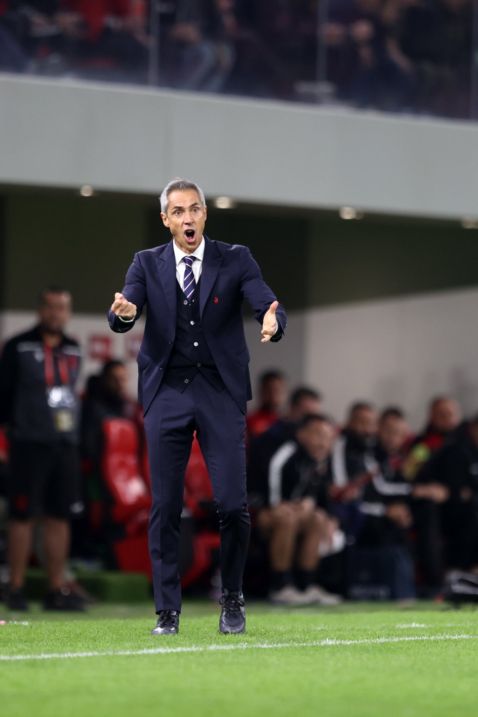 Paulo Sousa podczas meczu z Albanią