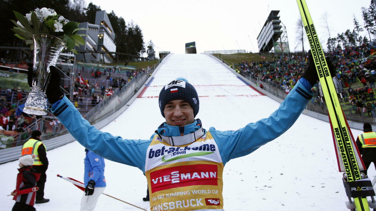 Kamil Stoch triumfujący w Innsbrucku