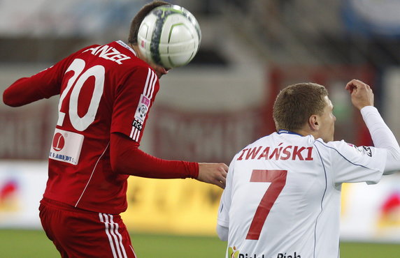 PIŁKARSKA EKSTRAKLASA PIAST GLIWICE PODBESKIDZIE BIELSKO (Łukasz Hanzel Maciej iwański )