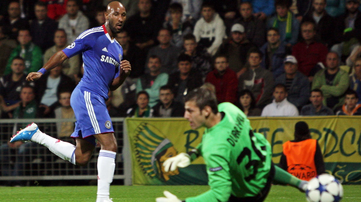 Nicolas Anelka (L) i Martin Dubravka (P)