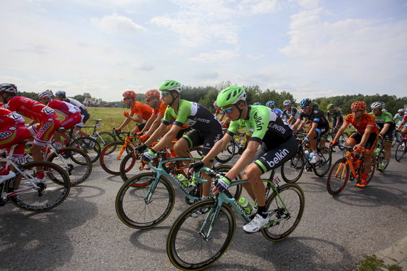 NIWY DALESZYCKIE TOUR DE POLOGNE  (kolarze na trasie)