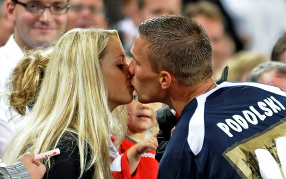 Lukas Podolski z żoną Moniką