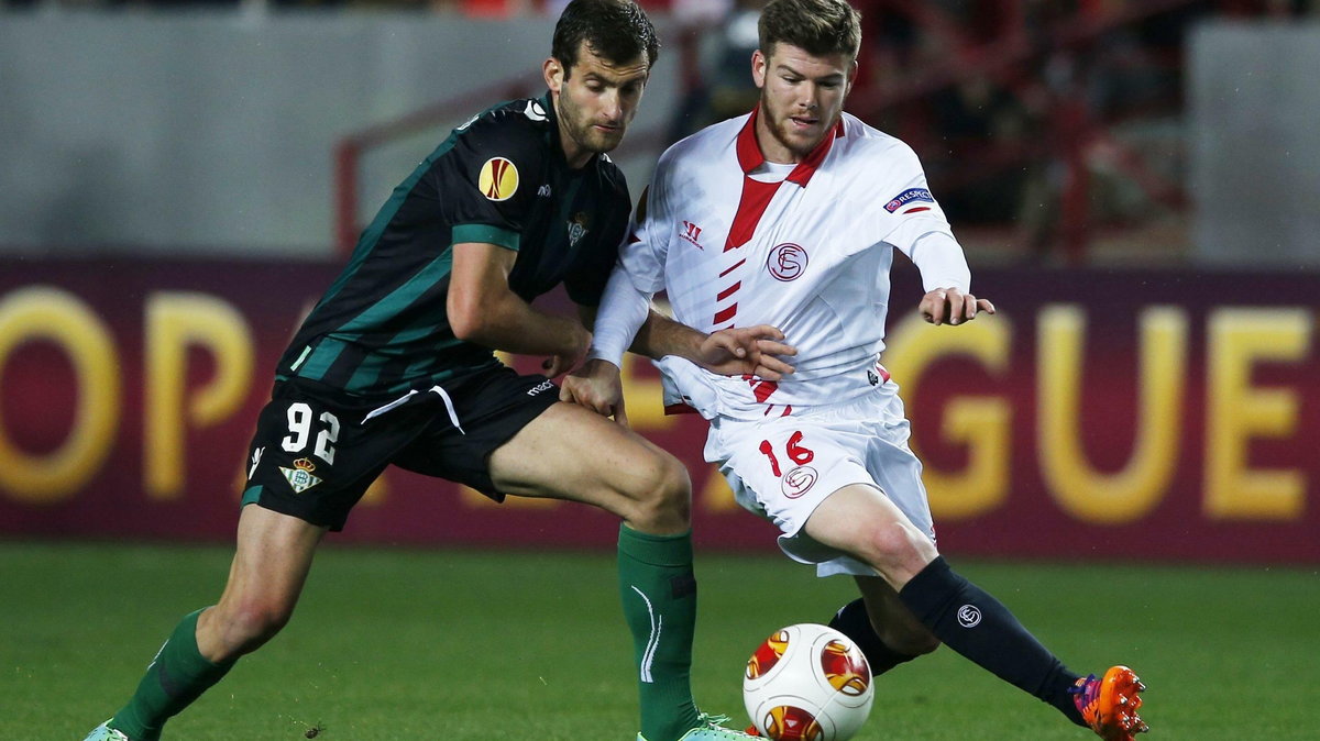 Alberto Moreno z FC Sevilla i Leo Baptistao z Realu Betis